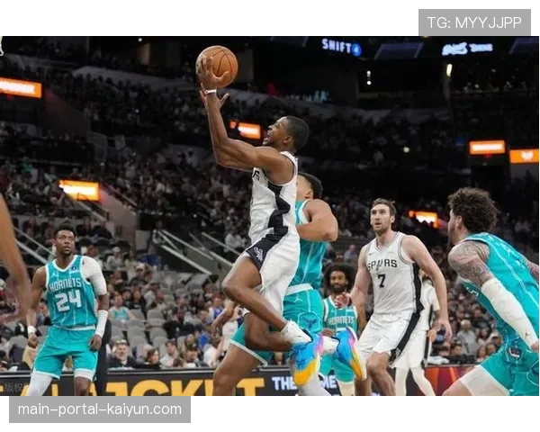 马刺团队助攻数持续领先 进攻体系运转流畅多人得分上双